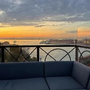 Apartment The Penthouse And Rooftop-terrace At Molino Stucky, Venedig